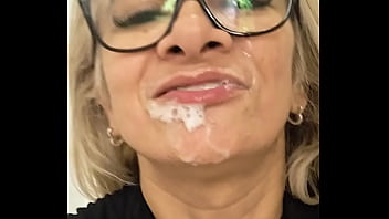 Alguém mais quer me deixar assim marcar uma gravação pra foder comigo e no final me lambuzar toda de porra