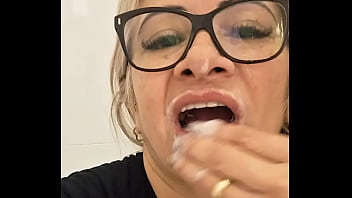 Alguém Mais Quer Me Deixar Assim Marcar Uma Gravação Pra Foder Comigo E No Final Me Lambuzar Toda De Porra thumbnail