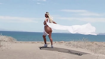 Es un solo caminoel que conduce al lugar á bastante complicadopero al cruzarlo tu sueño ya no será en v