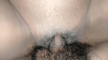 รูหีของเพื่อนสาวที่มีควยของฉันแหย่เข้าไปจนน้ำแตกใส่แตดของเธอ