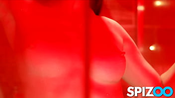 Redhead hottie audrey reid offers wet pussy to horny friend