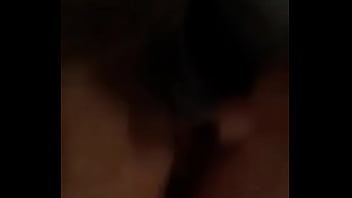 Enfiando o consolo na bucetinha