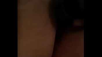 Enfiando o consolo na bucetinha