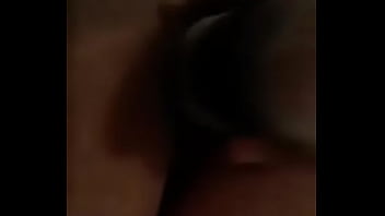 Enfiando o consolo na bucetinha