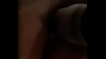 Enfiando o consolo na bucetinha