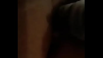 Enfiando o consolo na bucetinha