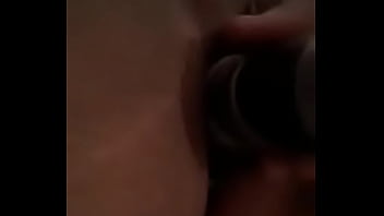 Enfiando o consolo na bucetinha