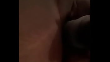 Enfiando o consolo na bucetinha