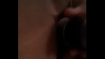 Enfiando o consolo na bucetinha