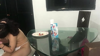 Su culo chorrea sin parar hasta conseguir el éxtasis