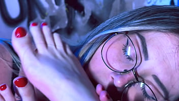 Hottie babes playing footsies