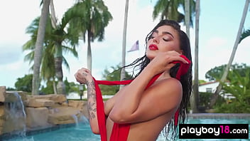 Glamorous all natural naked beauty drops off her bright red swimsuit Glamorous all natural naked beauty drops off her bright red swimsuit
