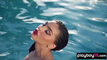 Glamorous all natural naked beauty drops off her bright red swimsuit