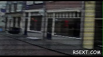 Hot chick's bald cunt banged