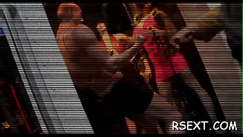 Hot chick's bald cunt banged