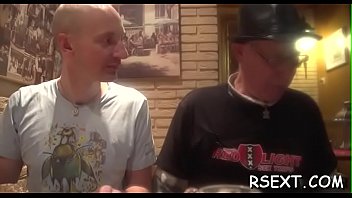 Hot chick's bald cunt banged