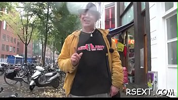 Hot chick's bald cunt banged