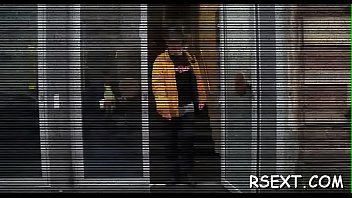 Hot chick's bald cunt banged