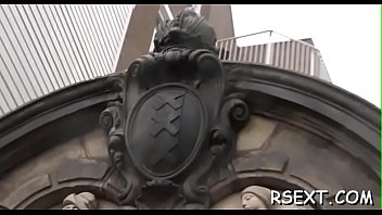 Hot chick's bald cunt banged