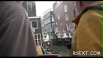 Hot chick's bald cunt banged