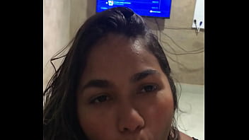 Fui jogar videogame ele nao se aguentou de tesao me chupou e gozou gostoso