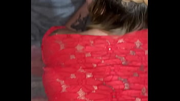 Me gusta que me cojan la garganta y me den de perrito por mi chincheta toda mojada