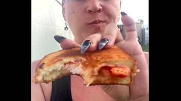 I meeeeean lobster grilled cheese