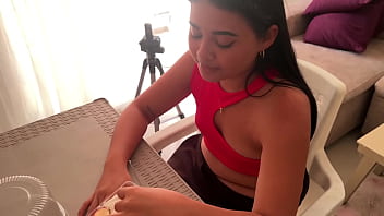 Hermanstra le gusta el pene lleno de pastel