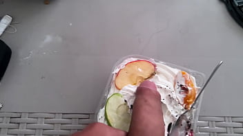 Hermanstra le gusta el pene lleno de pastel