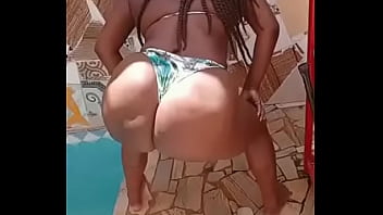 Cachorra morena de salvador rebolando bem gostoso