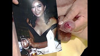 Sexy Chick Gets A Facial Cumshot Tribute For Ndog2016 thumbnail