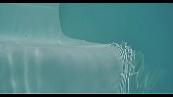 Petite vidéo un vieux vicieux vient me mater la chatte et le trou du cul