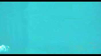 Petite vidéo un vieux vicieux vient me mater la chatte et le trou du cul