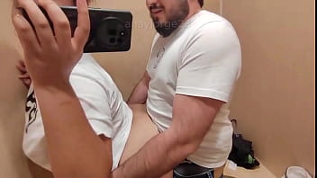 Mi novio me la mete en un vestuario sin que nadie se entere