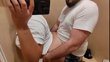 Mi novio me la mete en un vestuario sin que nadie se entere