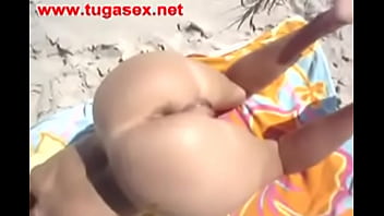 Tuga Mostra O Cu Na Praia thumbnail