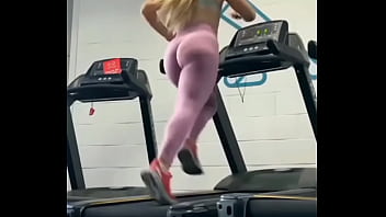 Estava com tesão na academia