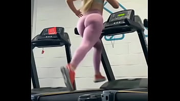 Estava com tesão na academia