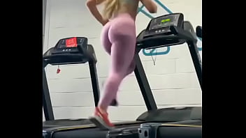 Estava com tesão na academia