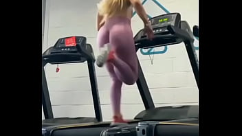 Estava com tesão na academia