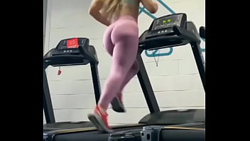 Estava com tesão na academia