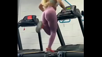 Estava com tesão na academia