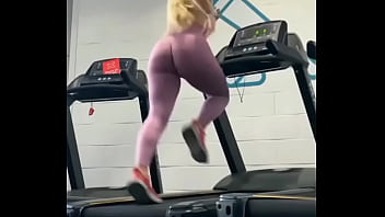 Estava com tesão na academia