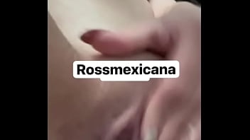 Que rico se mete su dildo pensando que es una verga rica y calientita