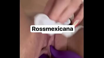 Que Rico Se Mete Su Dildo Pensando Que Es Una Verga Rica Y Calientita thumbnail