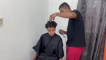 Rica India Me Pide Que Le Corte El Cabello Y Me Paga Con Su Cuerpo Rica Follada Hasta Correrme En Su Coño thumbnail