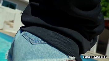 Ninfetinha aproveitando o dia ensolarado e fodendo gostoso