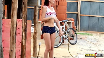 Pedreiro de sorte fodendo mulher ruiva na obra