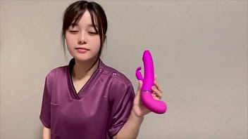 看護師専門学校の制服を着ながら電マおなにーしたらビチャビチャ聖水が出てきてイキまくりました