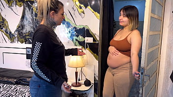 A mulher grávida do bluezao venho na minha casa falando que o filho era do meu marido não aguentei ve aqueles peitos giantes cheio de elites fodi ela gostoso realizei meu fetiche